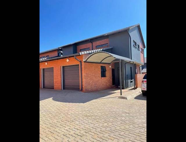 2 BEDROOM TOWNHOUSE FOR SALE IN MONTANA